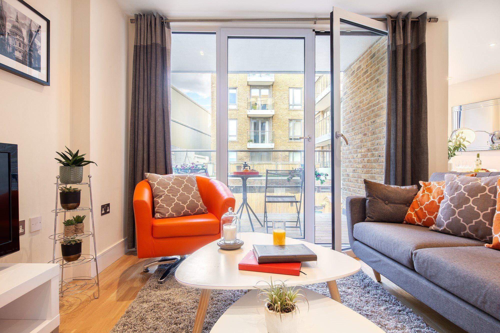 Two Bedroom Serviced Apartment With Balcony In Weymouth Building, Deacon Street Лондон Екстер'єр фото