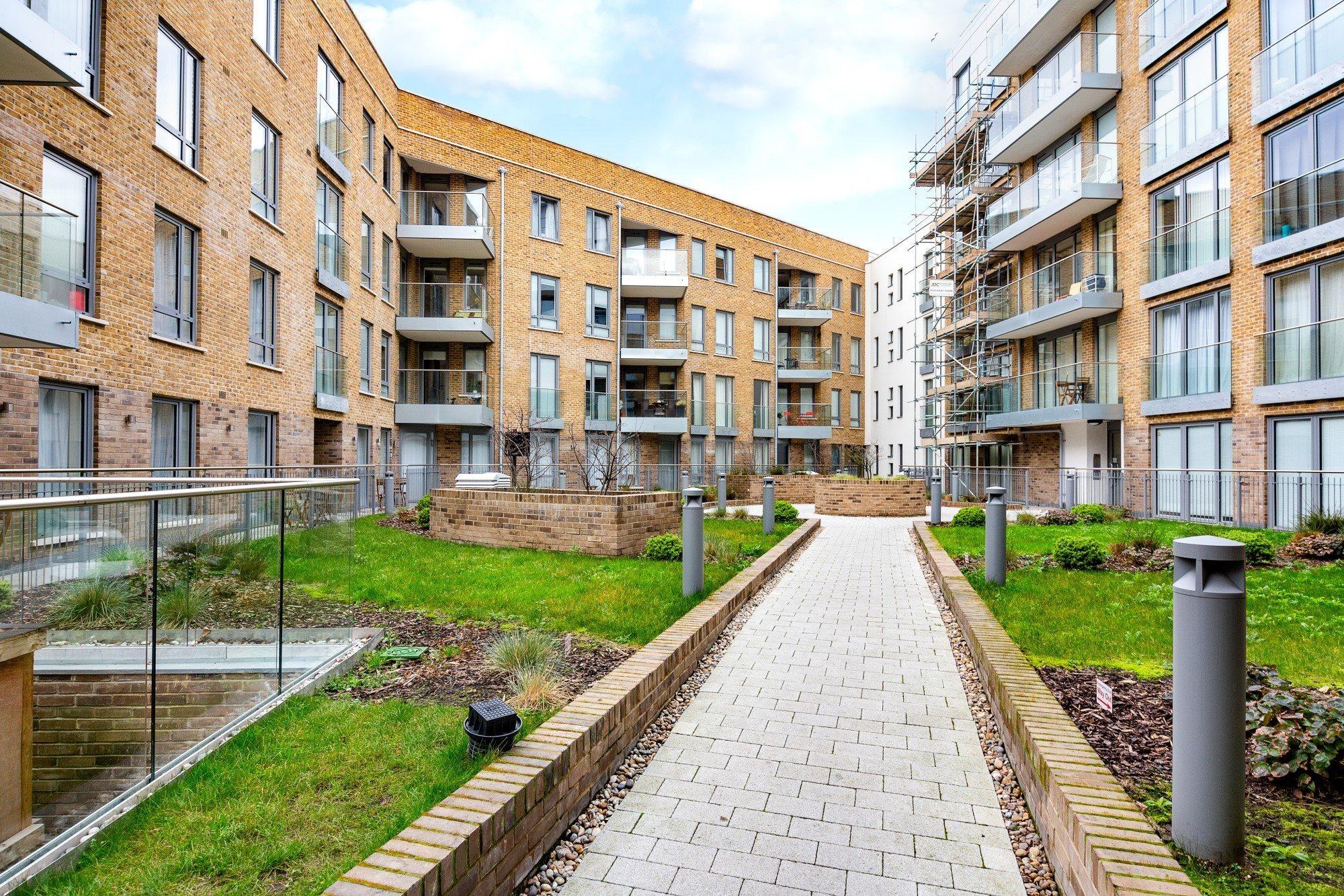 Two Bedroom Serviced Apartment With Balcony In Weymouth Building, Deacon Street Лондон Екстер'єр фото
