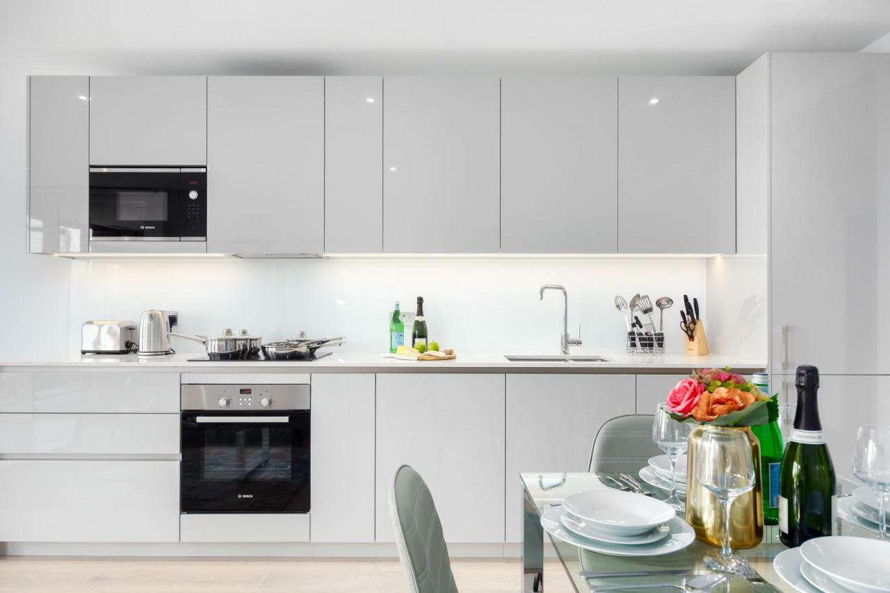 Two Bedroom Serviced Apartment With Balcony In Weymouth Building, Deacon Street Лондон Екстер'єр фото